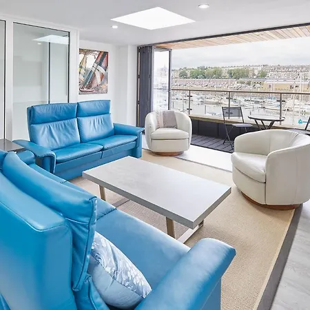 Host & - The Townhouse *