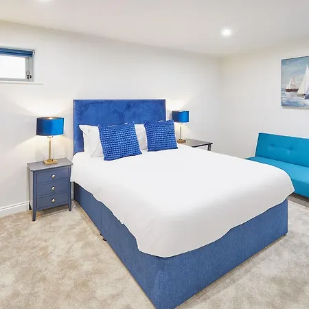 Host & - The Townhouse بيت للعطل ويتبي