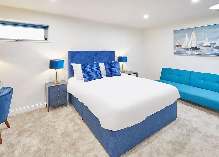 Host & - The Townhouse بيت للعطل ويتبي