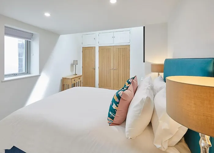 Host & - The Townhouse بيت للعطل ويتبي