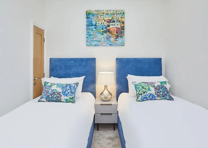 Host & - The Townhouse * ويتبي